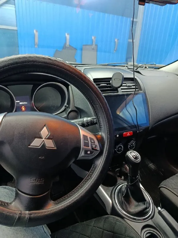 Mitsubishi asx🔴
Японский кроссовер 2⃣0⃣1⃣3⃣с механической коробкой передач, передний привод, двигатель 1,6 л. , 116 л/с.
Оригинальный пробег 203455 ✅ комплектация: стеклоподъемники передние и задние, электро-регулировка зеркал, обогрев сидений, литые легкосплавные диски на зимней шиповоной резине.
Надежный и экономичный автомобиль для повседневной езды.
Расход от 6 л100 км 
Круиз контроль, секретка для угона авто, мультимедийный экран, хорошая мультимедийная акустика.
Состояние на 4+
Ходовая в круг новая, двигатель без нареканий, коробка без проблем.
По кузову нужно приложить руки, машина после арт-обстрела, важные части кузова были заменены, нужно покрасить.
По электрике все работает, кроме ремней безопасности, их нужно разблокировать, и заменить одну подушку безопасности, последствия обстрела.
Все косяки покажем, расскажем, ничего не скрываем.
На просмотры в соседние города не катаюсь.
Продажа в городе донецк.
Цена:950 000 + торг
Так же возможен обмен в обе стороны.
Телефон для связи:
+79494835279 - фотография - 6