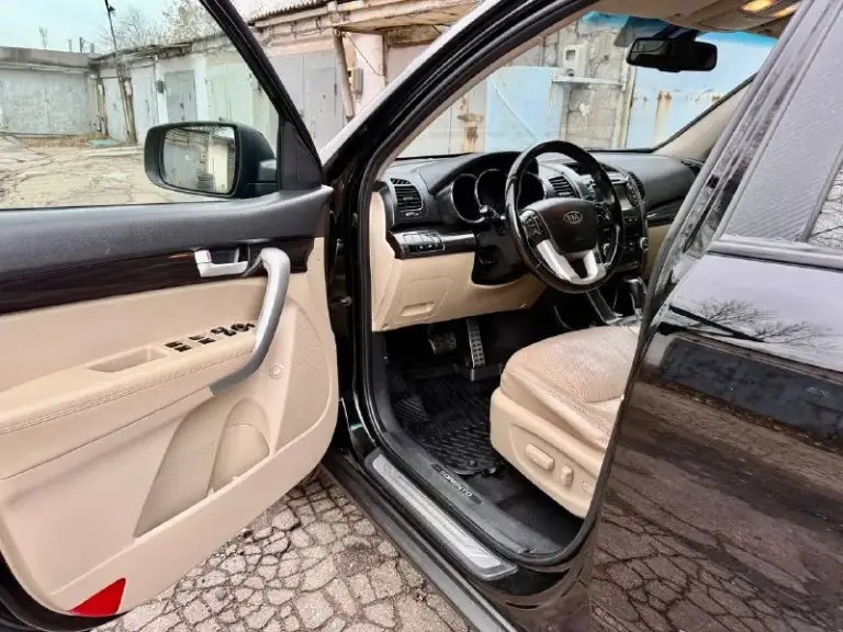 Kia sorento 2011 год эксп, 2.4 бензин 4wd, 178 тыс км пробег, автомобиль в отличном состоянии! Без рыжиков и ржавчины, двигатель ходовая полный привод в безупречном состоянии! Салон ухоженный! Комплектация полный жир, есть все для комфортной езды! Два комплекта ключей полный пакет документов любое оформление! Срочно все вопросы по телефону звонить в любое время! Цена из за срочности! 1 230 000 тыс руб, +7949-612-37-14
+7949-840-60-88
📞 Звоните: +7(949)6123714 - фотография - 6