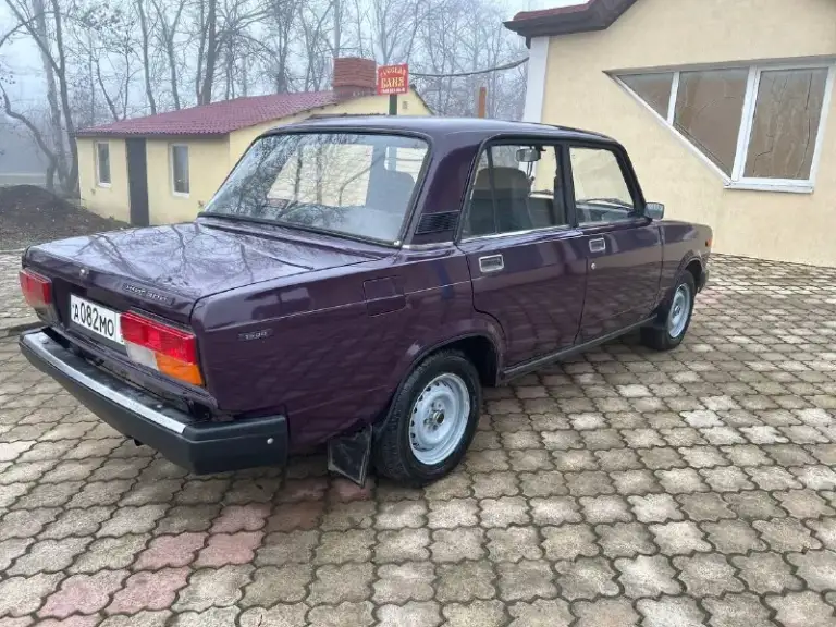 Срочно ‼️

Продаю свою ваз 2107.
Год 2004
Пробег 62 тысячи
Топливо ⛽️ бензин
1 Хозяин с автосалона

Документы в полном порядке
Автомобиль в отличном состояние без вложений сел и поехал
Двигатель 1.6
Работает тихо не троит не дымит масло не хавает.
Коробочка 5 ступка. Включается без хрустов и вылетов.
Ходовая часть мячик не стучит не гремит
Мост не воет
Кузов в родном окрасе, не бита не крашена
Дно пороги все целое дно не варилось её родное как должно и быть
Стаканы лонжероны всё на месте автомобиль без дтп ✅ все заводские швы точки на месте !
Салон чистый опрятный не прокуренный.
Резина r13 лето но хорошая !
В автомобиле стоит установлена аудио система приятно играет !
Все остальные вопросы по телефону.
Цена:225к реальному покупателю торг у капота (возможен обмен с доплатой в обе стороны)
Связь со мной +7949-558-73-52
Звонить в любое время. - фотография - 4