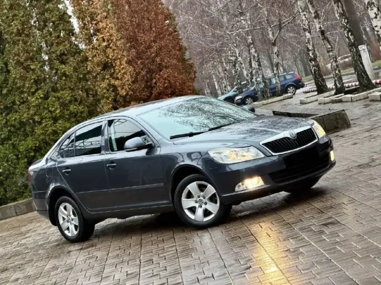 Skoda octavia
Год выпуска - 2012
Двигатель - 1.8t
Автоматическая кпп ( asin )
Пробег - 201.000км
Цена - 1.120.000₽
Тел. - +79493902663
Либо: - +7 (949) 679-98-14
Автомобиль в идеальном состоянии, без каких либо вложений что по кузову, что по технической части. 2 хозяина с автосалона. Родной пробег. Очень бодрая связка двигателя 1.8 турбо с обычным гидротрансформатором asin ( не путать с проблемной dsg ) на самой жирной комплектации: подогревы всех сидений; большой сенсорный монитор; хорошая акустика; двухзонный климат-контроль; датчик света и дождя; круиз-контроль; парктроник; эл. Складываемые зеркала с подогревом; 2 пары ключей; штатные диски r-16 с новой резиной; кожаный мультируль; антибукс; 4эл. Стеклоподъемника с доводчиками; омыватель фар; полный бортовой компьютер; большой багажник и многое другое. Кто ищет достойную октавию со связкой 1.8т - ат которая дарит кучу удовольствия от вождения - добро пожаловать. Спасибо за внимание, всех благ!
📲 Tg: @vladimir_23_23_23
📞 Звоните: +7(949)3902663 - фотография - 1