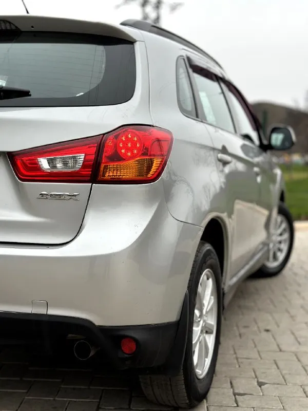 Продам mitsubishi asx рестайлинг, 2014 года выпуска, объём двигателя 1.6 117 л. С, 155.000 пробега, коробка механика(самая надёжная связка в линейке), авто в родном окрасе, без дтп!, 1 хозяин за всё время эксплуатации, автотека ✅.
Автомобиль в идеальном состоянии как внешне так и техническом состоянии, без вложений от слова совсем!, по кузову рыжиков, и вздутий нет, мотор коробка 5+, машина полностью обслужена от а до я, ходовая часть, масла, фильтра, недавно были обслужены, салон в превосходном виде, работает по авто абсолютно все работает.
Комплектация: бортовой компьютер, подогрев сидений, кондиционер, электро зеркала, мультимедиа с хорошим звуком, 4 эл-стекподъемника, обогрев заднего стекла, обогрев зеркал, складывание зеркал, складывание сидений, комфортный багажник, имеется абсолютно все для комфортного вождения.
Очень надёжный японский красовер, комфортабельный и вместительный, по документам чистый, любой вид оформ
📲 Tg: grisha
📞 Звоните: +7(949)5644736 - фотография - 5