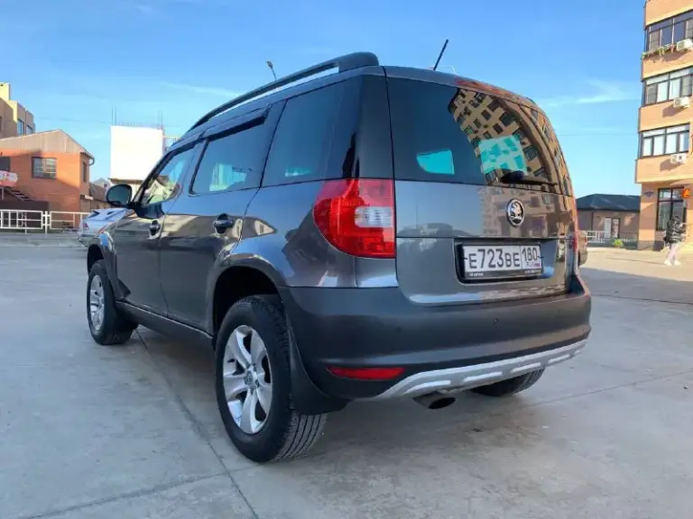 Продам skoda yeti 2013 г.
Автомобиль в отличном состоянии, абсолютно без вложений.
Обслуживал своевременно как положено по регламенту!
Кузов без гнили!
Мотор 1.2 105 л. С.
Пробег 225 200 км.
По двигателю все идеально, работает очень тихо и ровно, посторонних шумов нет, масло не берет ни грамма!
Коробка dsg работает плавно без пинков.
Ходовая часть обслужена, стуки и скрипы отсутствуют! В ходу очень приятный и комфортный автомобиль!
По опциям имеется:
Датчик дождя
Датчик света
Парктроник задний
Круиз-контроль
Климат-контроль многозонный
Подогрев сидений,
Электростеклоподъемники,
Резина michelin. (лето)
Также отдам комплект (зима)
Приятный и просторный салон, без порезов и потертостей!
Юридически чистый автомобиль.
Цена 1.100 000 торг у капота!!
Тел:+79493220515
Telegram\whatsapp
По этому номеру! - фотография - 2