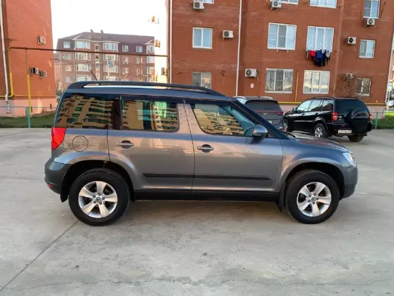 Продам skoda yeti 2013 г.
Автомобиль в отличном состоянии, абсолютно без вложений.
Обслуживал своевременно как положено по регламенту!
Кузов без гнили!
Мотор 1.2 105 л. С.
Пробег 225 200 км.
По двигателю все идеально, работает очень тихо и ровно, посторонних шумов нет, масло не берет ни грамма!
Коробка dsg работает плавно без пинков.
Ходовая часть обслужена, стуки и скрипы отсутствуют! В ходу очень приятный и комфортный автомобиль!
По опциям имеется:
Датчик дождя
Датчик света
Парктроник задний
Круиз-контроль
Климат-контроль многозонный
Подогрев сидений,
Электростеклоподъемники,
Резина michelin. (лето)
Также отдам комплект (зима)
Приятный и просторный салон, без порезов и потертостей!
Юридически чистый автомобиль.
Цена 1.100 000 торг у капота!!
Тел:+79493220515
Telegram\whatsapp
По этому номеру! - фотография - 3