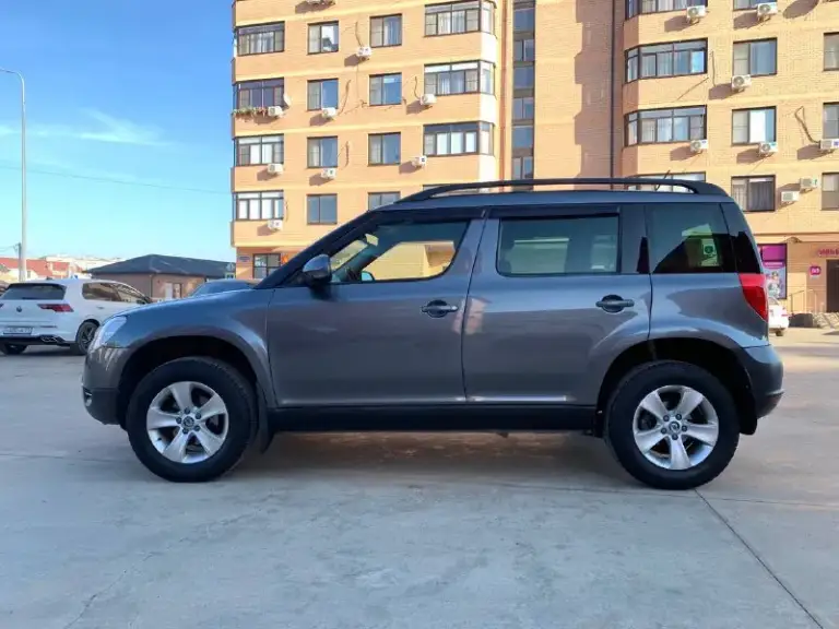 Продам skoda yeti 2013 г.
Автомобиль в отличном состоянии, абсолютно без вложений.
Обслуживал своевременно как положено по регламенту!
Кузов без гнили!
Мотор 1.2 105 л. С.
Пробег 225 200 км.
По двигателю все идеально, работает очень тихо и ровно, посторонних шумов нет, масло не берет ни грамма!
Коробка dsg работает плавно без пинков.
Ходовая часть обслужена, стуки и скрипы отсутствуют! В ходу очень приятный и комфортный автомобиль!
По опциям имеется:
Датчик дождя
Датчик света
Парктроник задний
Круиз-контроль
Климат-контроль многозонный
Подогрев сидений,
Электростеклоподъемники,
Резина michelin. (лето)
Также отдам комплект (зима)
Приятный и просторный салон, без порезов и потертостей!
Юридически чистый автомобиль.
Цена 1.100 000 торг у капота!!
Тел:+79493220515
Telegram\whatsapp
По этому номеру! - фотография - 5