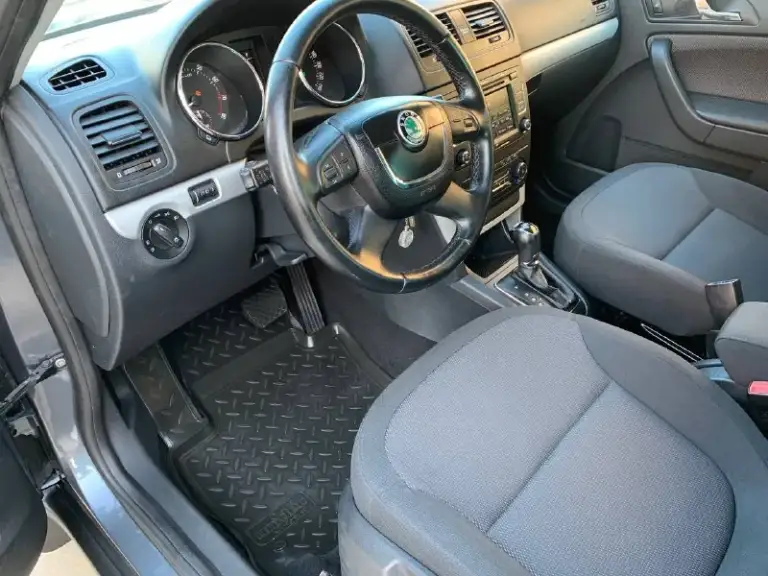 Продам skoda yeti 2013 г.
Автомобиль в отличном состоянии, абсолютно без вложений.
Обслуживал своевременно как положено по регламенту!
Кузов без гнили!
Мотор 1.2 105 л. С.
Пробег 225 200 км.
По двигателю все идеально, работает очень тихо и ровно, посторонних шумов нет, масло не берет ни грамма!
Коробка dsg работает плавно без пинков.
Ходовая часть обслужена, стуки и скрипы отсутствуют! В ходу очень приятный и комфортный автомобиль!
По опциям имеется:
Датчик дождя
Датчик света
Парктроник задний
Круиз-контроль
Климат-контроль многозонный
Подогрев сидений,
Электростеклоподъемники,
Резина michelin. (лето)
Также отдам комплект (зима)
Приятный и просторный салон, без порезов и потертостей!
Юридически чистый автомобиль.
Цена 1.100 000 торг у капота!!
Тел:+79493220515
Telegram\whatsapp
По этому номеру! - фотография - 6