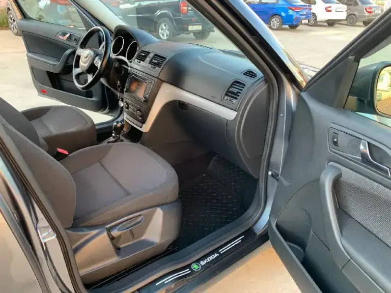 Продам skoda yeti 2013 г.
Автомобиль в отличном состоянии, абсолютно без вложений.
Обслуживал своевременно как положено по регламенту!
Кузов без гнили!
Мотор 1.2 105 л. С.
Пробег 225 200 км.
По двигателю все идеально, работает очень тихо и ровно, посторонних шумов нет, масло не берет ни грамма!
Коробка dsg работает плавно без пинков.
Ходовая часть обслужена, стуки и скрипы отсутствуют! В ходу очень приятный и комфортный автомобиль!
По опциям имеется:
Датчик дождя
Датчик света
Парктроник задний
Круиз-контроль
Климат-контроль многозонный
Подогрев сидений,
Электростеклоподъемники,
Резина michelin. (лето)
Также отдам комплект (зима)
Приятный и просторный салон, без порезов и потертостей!
Юридически чистый автомобиль.
Цена 1.100 000 торг у капота!!
Тел:+79493220515
Telegram\whatsapp
По этому номеру! - фотография - 7