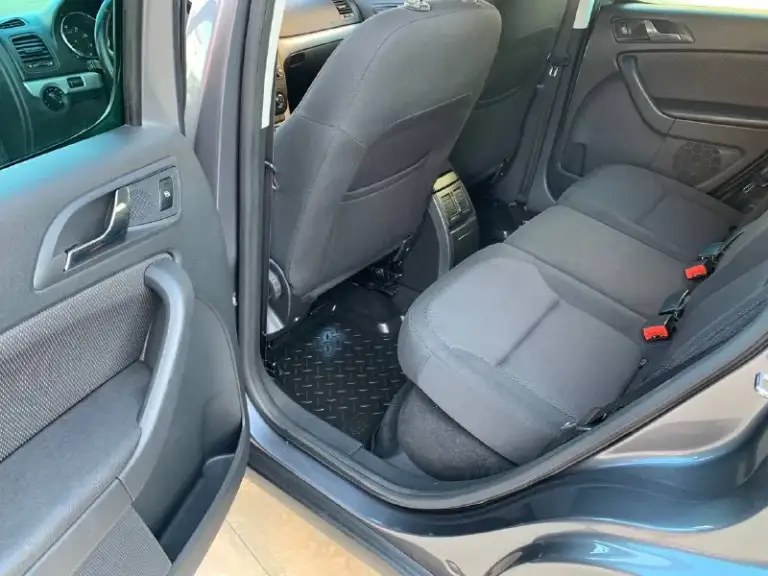 Продам skoda yeti 2013 г.
Автомобиль в отличном состоянии, абсолютно без вложений.
Обслуживал своевременно как положено по регламенту!
Кузов без гнили!
Мотор 1.2 105 л. С.
Пробег 225 200 км.
По двигателю все идеально, работает очень тихо и ровно, посторонних шумов нет, масло не берет ни грамма!
Коробка dsg работает плавно без пинков.
Ходовая часть обслужена, стуки и скрипы отсутствуют! В ходу очень приятный и комфортный автомобиль!
По опциям имеется:
Датчик дождя
Датчик света
Парктроник задний
Круиз-контроль
Климат-контроль многозонный
Подогрев сидений,
Электростеклоподъемники,
Резина michelin. (лето)
Также отдам комплект (зима)
Приятный и просторный салон, без порезов и потертостей!
Юридически чистый автомобиль.
Цена 1.100 000 торг у капота!!
Тел:+79493220515
Telegram\whatsapp
По этому номеру! - фотография - 9