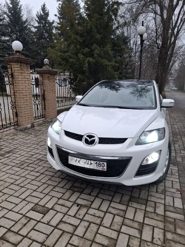 Продам mazda cx-7 2.2 дизель-механика-полный привод, 2011 год, пробег 174 тыс. Км. Первый собственник на российском учете. Во владении с ноября 2021 года. Была ввезена из германии. Автомобиль семейный, удобный, стильный. Такая же конфигурация двигателя ставилась и на mazda 6 gh. Двигатель и мкпп (6 ст) работают без нареканий (двигатель был заменен на контрактный, особая отметка в документах есть). «экология» отшита программно. Двигатель очень тяговитый и достаточно экономичный для такого размера автомобиля. По комфорту: кожаный салон, электрорегулировка сидений с памятью положения водительского сиденья, подогрев передних сидений, климат контроль, камера заднего вида, мультируль, бортовой компьютер, круиз-контроль, бесключевой доступ, 2 шт ключ-брелок. Салон чистый, ухоженный, без повреждений. В общем очень хороший, вместительный семейный автомобиль. С автомобилем идут 2 комплекта колес - r18 - зима, r19 - лето (диски оригинал). Стоимость: 1 100 000 руб (торг при встрече). Осмотр - макеевка. +79495851012 - фотография - 1