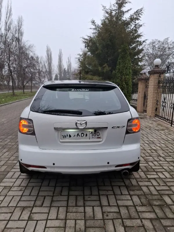Продам mazda cx-7 2.2 дизель-механика-полный привод, 2011 год, пробег 174 тыс. Км. Первый собственник на российском учете. Во владении с ноября 2021 года. Была ввезена из германии. Автомобиль семейный, удобный, стильный. Такая же конфигурация двигателя ставилась и на mazda 6 gh. Двигатель и мкпп (6 ст) работают без нареканий (двигатель был заменен на контрактный, особая отметка в документах есть). «экология» отшита программно. Двигатель очень тяговитый и достаточно экономичный для такого размера автомобиля. По комфорту: кожаный салон, электрорегулировка сидений с памятью положения водительского сиденья, подогрев передних сидений, климат контроль, камера заднего вида, мультируль, бортовой компьютер, круиз-контроль, бесключевой доступ, 2 шт ключ-брелок. Салон чистый, ухоженный, без повреждений. В общем очень хороший, вместительный семейный автомобиль. С автомобилем идут 2 комплекта колес - r18 - зима, r19 - лето (диски оригинал). Стоимость: 1 100 000 руб (торг при встрече). Осмотр - макеевка. +79495851012 - фотография - 3