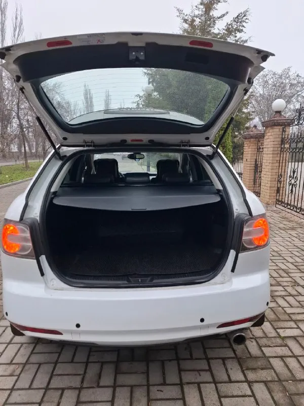 Продам mazda cx-7 2.2 дизель-механика-полный привод, 2011 год, пробег 174 тыс. Км. Первый собственник на российском учете. Во владении с ноября 2021 года. Была ввезена из германии. Автомобиль семейный, удобный, стильный. Такая же конфигурация двигателя ставилась и на mazda 6 gh. Двигатель и мкпп (6 ст) работают без нареканий (двигатель был заменен на контрактный, особая отметка в документах есть). «экология» отшита программно. Двигатель очень тяговитый и достаточно экономичный для такого размера автомобиля. По комфорту: кожаный салон, электрорегулировка сидений с памятью положения водительского сиденья, подогрев передних сидений, климат контроль, камера заднего вида, мультируль, бортовой компьютер, круиз-контроль, бесключевой доступ, 2 шт ключ-брелок. Салон чистый, ухоженный, без повреждений. В общем очень хороший, вместительный семейный автомобиль. С автомобилем идут 2 комплекта колес - r18 - зима, r19 - лето (диски оригинал). Стоимость: 1 100 000 руб (торг при встрече). Осмотр - макеевка. +79495851012 - фотография - 5