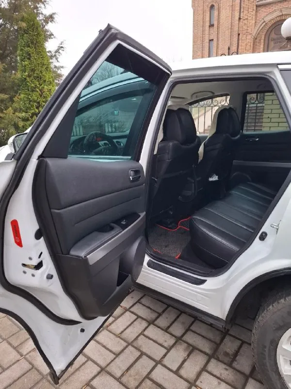 Продам mazda cx-7 2.2 дизель-механика-полный привод, 2011 год, пробег 174 тыс. Км. Первый собственник на российском учете. Во владении с ноября 2021 года. Была ввезена из германии. Автомобиль семейный, удобный, стильный. Такая же конфигурация двигателя ставилась и на mazda 6 gh. Двигатель и мкпп (6 ст) работают без нареканий (двигатель был заменен на контрактный, особая отметка в документах есть). «экология» отшита программно. Двигатель очень тяговитый и достаточно экономичный для такого размера автомобиля. По комфорту: кожаный салон, электрорегулировка сидений с памятью положения водительского сиденья, подогрев передних сидений, климат контроль, камера заднего вида, мультируль, бортовой компьютер, круиз-контроль, бесключевой доступ, 2 шт ключ-брелок. Салон чистый, ухоженный, без повреждений. В общем очень хороший, вместительный семейный автомобиль. С автомобилем идут 2 комплекта колес - r18 - зима, r19 - лето (диски оригинал). Стоимость: 1 100 000 руб (торг при встрече). Осмотр - макеевка. +79495851012 - фотография - 7