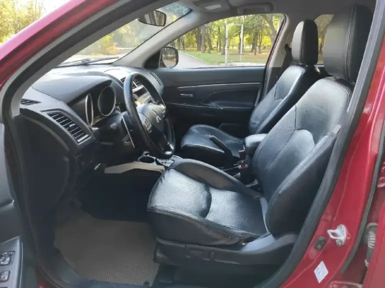 Продам mitsubishi asx, 2010год, мотор 1.8, акпп, пробег 194000км, передний привод, хорошая комплектация на коже, климат контроль, обогрев сидений, мультируль и т. Д. 2 ключа, сервисные книги, 2 хозяина! Машина обслужена в хорошем состоянии! Цена 1.150.000руб. Торг. +79494015152
📞 Звоните: +7(949)4015152 - фотография - 4