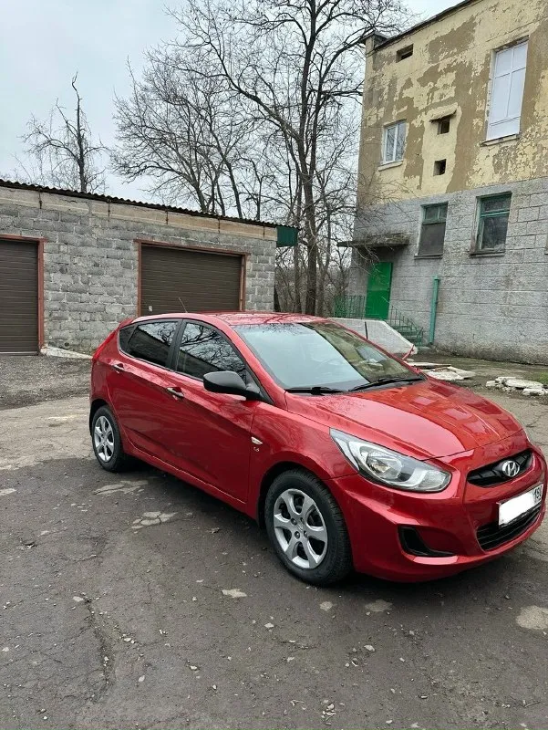 Продам срочно! Hyundai solaris год: 2011 двигатель: 1.6 л, бензин кпп: механическая (мкпп) пробег: 160 т. Км автомобиль в хорошем техническом состоянии, вложений не требует. Двигатель работает ровно, масло не расходует, коробка передач переключается плавно без хрустов. Подвеска обслужена, посторонних звуков нет. Салон чистый и ухоженный, без потертостей и посторонних запахов. Все системы и электроника полностью исправны: кондиционер/обогрев, стеклоподъемники, центральный замок, android-магнитола, камера заднего вида. Автомобиль экономичный, недорогой в обслуживании и надежный в эксплуатации. Цена: 675.000 + торг : +7 (949) 970-84-33
📞 Звоните: +7(949)9708433 - фотография - 2