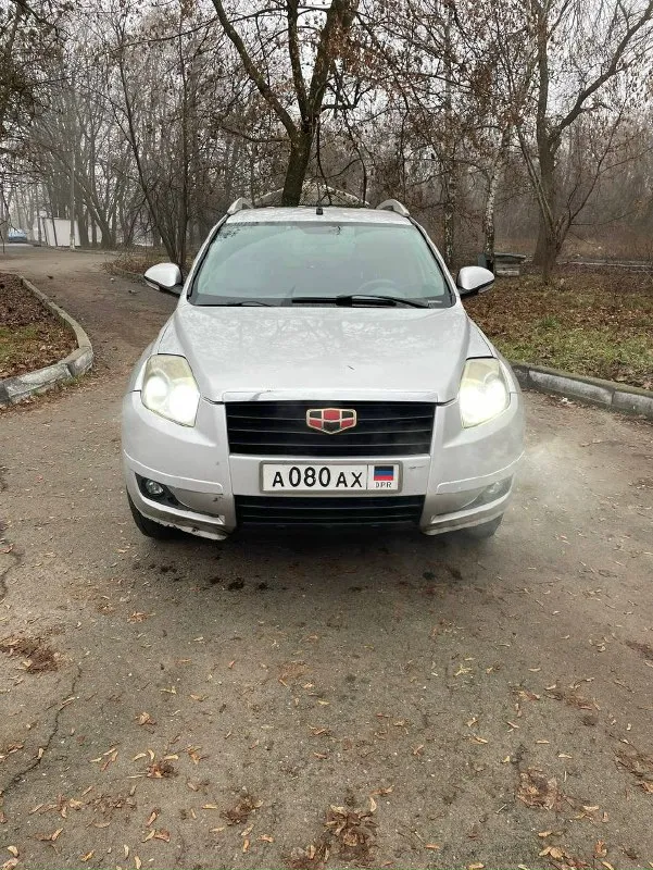 Продам geely emgrand x7 (китайский аналог toyota rav4) 2л механика, 2014г, 178000 км пробег. Газ/бензин. В данном автомобиле полностью новая ходовая(перед/зад) от rav4.масло в моторе и кпп менял 4 тыс назад. В наличии лежит куча новых запчастей на машину, отдаю в подарок 🎁. Нужно заменить датчики абс они куплены, менять некогда. Машина еще на dpr учете, не пригонялась в донецке покупалась еще при укр. Комплектация: передние/задние парктроники, камера заднего вида, мультимедиа с блютуз/usb и навигатором,4 стеклоподъемника, подогревы передних сидений, электро привод водительского сидения, электро регулировка и подогрев зеркал, центральный замок, климат контроль(заправлен в этом году), передние фары би лед. Машина без срочных вложений, на данный момент сел и поехал. Все стекла родные, даже лобовое, но оно с трещеной, которая обзору не мешает. Может что-то забыл, пишите или звоните. Цена 440 000р. +79495622410
📞 Звоните: +7(949)5622410 - фотография - 1