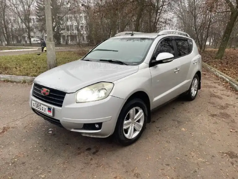 Продам geely emgrand x7 (китайский аналог toyota rav4) 2л механика, 2014г, 178000 км пробег. Газ/бензин. В данном автомобиле полностью новая ходовая(перед/зад) от rav4.масло в моторе и кпп менял 4 тыс назад. В наличии лежит куча новых запчастей на машину, отдаю в подарок 🎁. Нужно заменить датчики абс они куплены, менять некогда. Машина еще на dpr учете, не пригонялась в донецке покупалась еще при укр. Комплектация: передние/задние парктроники, камера заднего вида, мультимедиа с блютуз/usb и навигатором,4 стеклоподъемника, подогревы передних сидений, электро привод водительского сидения, электро регулировка и подогрев зеркал, центральный замок, климат контроль(заправлен в этом году), передние фары би лед. Машина без срочных вложений, на данный момент сел и поехал. Все стекла родные, даже лобовое, но оно с трещеной, которая обзору не мешает. Может что-то забыл, пишите или звоните. Цена 440 000р. +79495622410
📞 Звоните: +7(949)5622410 - фотография - 2