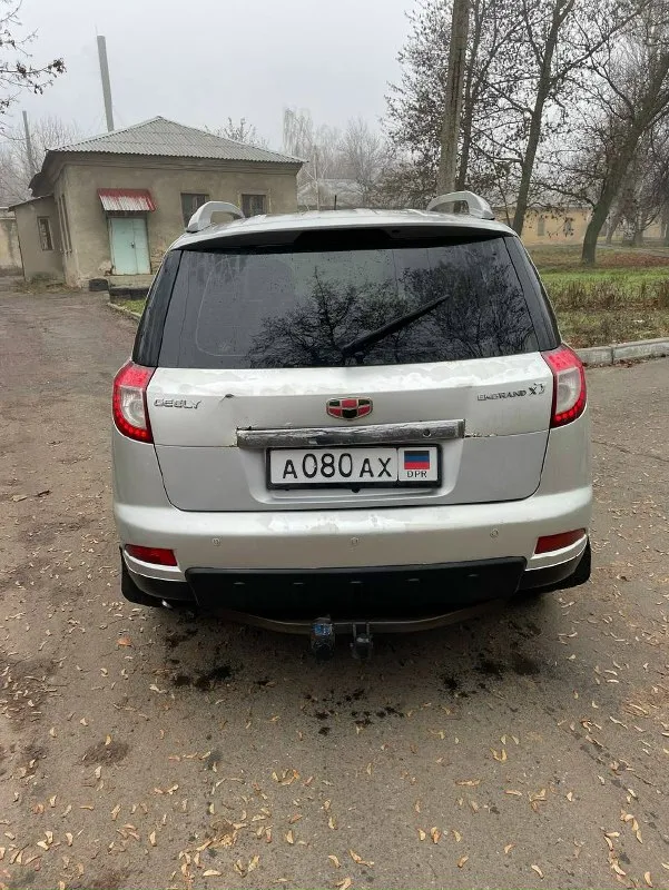 Продам geely emgrand x7 (китайский аналог toyota rav4) 2л механика, 2014г, 178000 км пробег. Газ/бензин. В данном автомобиле полностью новая ходовая(перед/зад) от rav4.масло в моторе и кпп менял 4 тыс назад. В наличии лежит куча новых запчастей на машину, отдаю в подарок 🎁. Нужно заменить датчики абс они куплены, менять некогда. Машина еще на dpr учете, не пригонялась в донецке покупалась еще при укр. Комплектация: передние/задние парктроники, камера заднего вида, мультимедиа с блютуз/usb и навигатором,4 стеклоподъемника, подогревы передних сидений, электро привод водительского сидения, электро регулировка и подогрев зеркал, центральный замок, климат контроль(заправлен в этом году), передние фары би лед. Машина без срочных вложений, на данный момент сел и поехал. Все стекла родные, даже лобовое, но оно с трещеной, которая обзору не мешает. Может что-то забыл, пишите или звоните. Цена 440 000р. +79495622410
📞 Звоните: +7(949)5622410 - фотография - 5