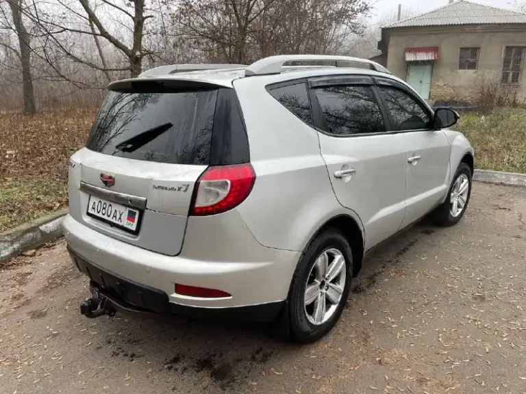 Продам geely emgrand x7 (китайский аналог toyota rav4) 2л механика, 2014г, 178000 км пробег. Газ/бензин. В данном автомобиле полностью новая ходовая(перед/зад) от rav4.масло в моторе и кпп менял 4 тыс назад. В наличии лежит куча новых запчастей на машину, отдаю в подарок 🎁. Нужно заменить датчики абс они куплены, менять некогда. Машина еще на dpr учете, не пригонялась в донецке покупалась еще при укр. Комплектация: передние/задние парктроники, камера заднего вида, мультимедиа с блютуз/usb и навигатором,4 стеклоподъемника, подогревы передних сидений, электро привод водительского сидения, электро регулировка и подогрев зеркал, центральный замок, климат контроль(заправлен в этом году), передние фары би лед. Машина без срочных вложений, на данный момент сел и поехал. Все стекла родные, даже лобовое, но оно с трещеной, которая обзору не мешает. Может что-то забыл, пишите или звоните. Цена 440 000р. +79495622410
📞 Звоните: +7(949)5622410 - фотография - 6