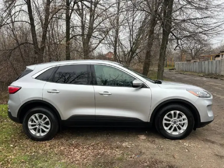 Продаю ford escape год выпуска: 11/2020 пробег: 16 000 км модификация: 1.5 (180 л. С. ) тип двигателя: бензин коробка передач: 8-ступ. Автомат привод: полный комплектация: se цвет: серый -датчик света слепых зон -удержание в полосе -круиз-контроль -климат-контроль -камера заднего вида -старт-стоп -apple carplay, android auto -подогрев сидений -электропривод сидений - комплект зимней резины в продаже ford escape в идеальном техническом и внешнем состоянии. Состояние нового авто. Авто в г. Горловка, днр. Цена: 3 000 000 рублей торг у капота контакты: феникс/телеграм: +7 949 889 12 99 телефон: +7 949 532 92 68
📞 Звоните: +7(949)8891299 - фотография - 1