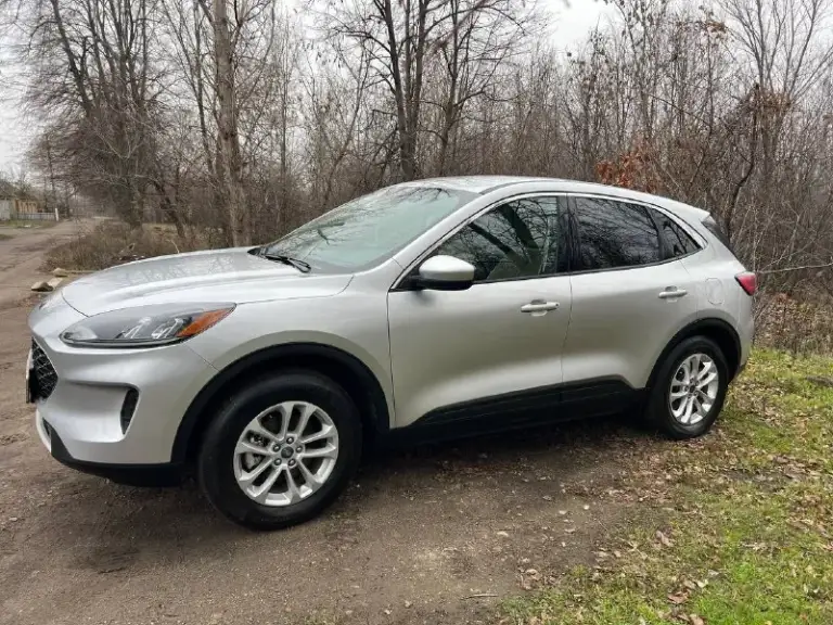 Продаю ford escape год выпуска: 11/2020 пробег: 16 000 км модификация: 1.5 (180 л. С. ) тип двигателя: бензин коробка передач: 8-ступ. Автомат привод: полный комплектация: se цвет: серый -датчик света слепых зон -удержание в полосе -круиз-контроль -климат-контроль -камера заднего вида -старт-стоп -apple carplay, android auto -подогрев сидений -электропривод сидений - комплект зимней резины в продаже ford escape в идеальном техническом и внешнем состоянии. Состояние нового авто. Авто в г. Горловка, днр. Цена: 3 000 000 рублей торг у капота контакты: феникс/телеграм: +7 949 889 12 99 телефон: +7 949 532 92 68
📞 Звоните: +7(949)8891299 - фотография - 2