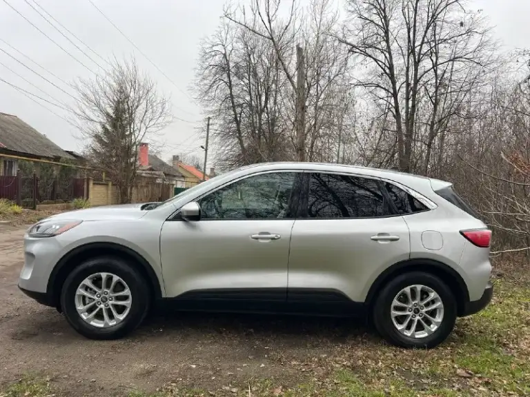 Продаю ford escape год выпуска: 11/2020 пробег: 16 000 км модификация: 1.5 (180 л. С. ) тип двигателя: бензин коробка передач: 8-ступ. Автомат привод: полный комплектация: se цвет: серый -датчик света слепых зон -удержание в полосе -круиз-контроль -климат-контроль -камера заднего вида -старт-стоп -apple carplay, android auto -подогрев сидений -электропривод сидений - комплект зимней резины в продаже ford escape в идеальном техническом и внешнем состоянии. Состояние нового авто. Авто в г. Горловка, днр. Цена: 3 000 000 рублей торг у капота контакты: феникс/телеграм: +7 949 889 12 99 телефон: +7 949 532 92 68
📞 Звоните: +7(949)8891299 - фотография - 3