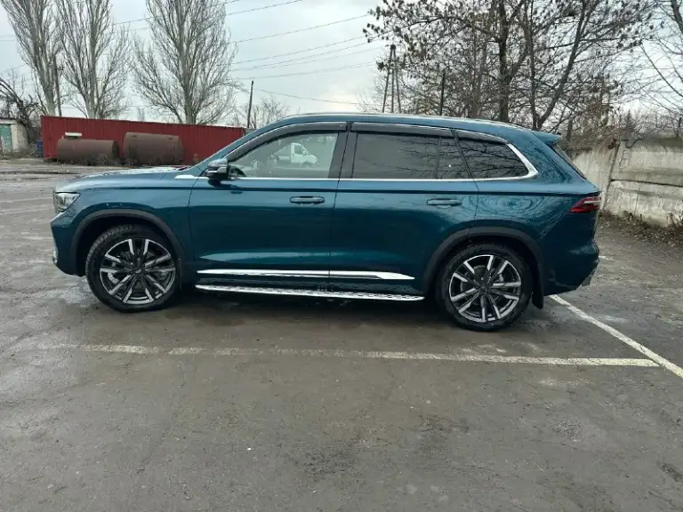 Продам свой geely monjaro 2023 года с пробегом 50.000 км! Покупался новым в салоне ростова fresh avto в мае 2024 года ! Мотор 2 литра турбо бенз 238 л. С ! Весь в родном окрасе ! Все вовремя менялось, замена масло каждые 5-7 тыс ! Полностью обработана ! Перед затянут пленкой ! В решетке и бампере установлена сетка ! Стоят пороги ! Салон весь заклеен пленкой, экраны заклеены стеклами защитными, сиденье в чехлах с момента покупки ! Камера 360, хорошая музыка и так далее! Короче лучше увидеть ! По комплектации гуглите, есть все что нужно для комфортной езды ! Машина ни разу не подвела ! Два комплекта колес, два комплекта чехлов на сиденья, два ключа ! Причина продажи покупка недвижимости ! Нужно поменять лобовое стекло по желанию, прилетел камушек, на это уступлю конечно ! Цена 3.450 🍋 + торг ! Макеевка гвардейка +79493311994
📞 Звоните: +7(949)3311994 - фотография - 1