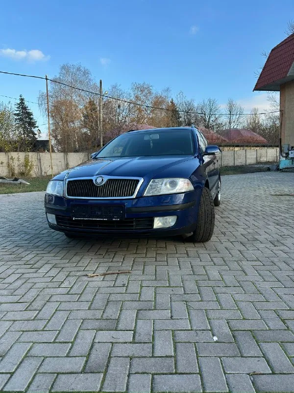 Skoda octavia a5. Автомобиль в отличном состоянии и прекрасном цвете. 2008 год выпуска. Двигатель 1.6 и классический 6-ступенчатый автомат. По кузову всё отлично, без ржавчины и гнили. Арки обработаны. По ходовой части вопросов нет. Из последнего заменил стойки передние и задние, а также стойки стабилизатора. Коробка работает отлично, переключает плавно, без пинков и рывков. Двигатель масло не расходует от замены до замены! Цена 715000 рублей. Торг при осмотре! Макеевка. 79493851814.
📞 Звоните: +7(949)3851814 - фотография - 1
