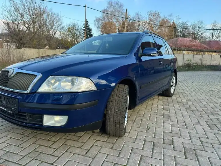 Skoda octavia a5. Автомобиль в отличном состоянии и прекрасном цвете. 2008 год выпуска. Двигатель 1.6 и классический 6-ступенчатый автомат. По кузову всё отлично, без ржавчины и гнили. Арки обработаны. По ходовой части вопросов нет. Из последнего заменил стойки передние и задние, а также стойки стабилизатора. Коробка работает отлично, переключает плавно, без пинков и рывков. Двигатель масло не расходует от замены до замены! Цена 715000 рублей. Торг при осмотре! Макеевка. 79493851814.
📞 Звоните: +7(949)3851814 - фотография - 2