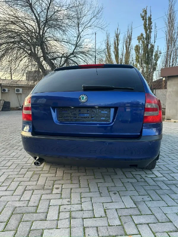 Skoda octavia a5. Автомобиль в отличном состоянии и прекрасном цвете. 2008 год выпуска. Двигатель 1.6 и классический 6-ступенчатый автомат. По кузову всё отлично, без ржавчины и гнили. Арки обработаны. По ходовой части вопросов нет. Из последнего заменил стойки передние и задние, а также стойки стабилизатора. Коробка работает отлично, переключает плавно, без пинков и рывков. Двигатель масло не расходует от замены до замены! Цена 715000 рублей. Торг при осмотре! Макеевка. 79493851814.
📞 Звоните: +7(949)3851814 - фотография - 4