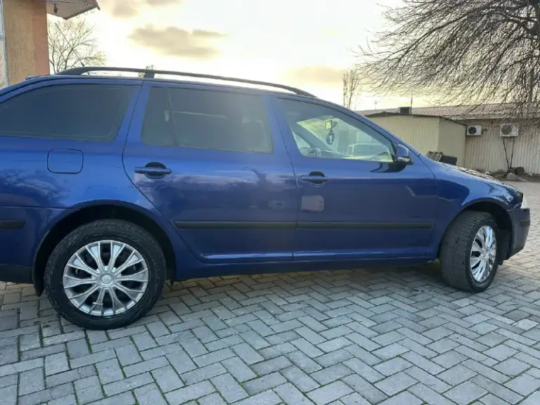 Skoda octavia a5. Автомобиль в отличном состоянии и прекрасном цвете. 2008 год выпуска. Двигатель 1.6 и классический 6-ступенчатый автомат. По кузову всё отлично, без ржавчины и гнили. Арки обработаны. По ходовой части вопросов нет. Из последнего заменил стойки передние и задние, а также стойки стабилизатора. Коробка работает отлично, переключает плавно, без пинков и рывков. Двигатель масло не расходует от замены до замены! Цена 715000 рублей. Торг при осмотре! Макеевка. 79493851814.
📞 Звоните: +7(949)3851814 - фотография - 6