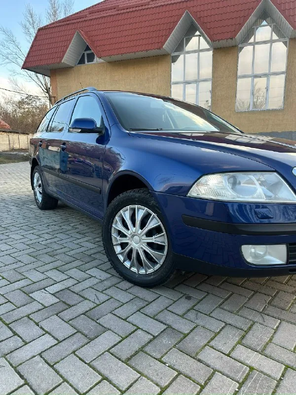 Skoda octavia a5. Автомобиль в отличном состоянии и прекрасном цвете. 2008 год выпуска. Двигатель 1.6 и классический 6-ступенчатый автомат. По кузову всё отлично, без ржавчины и гнили. Арки обработаны. По ходовой части вопросов нет. Из последнего заменил стойки передние и задние, а также стойки стабилизатора. Коробка работает отлично, переключает плавно, без пинков и рывков. Двигатель масло не расходует от замены до замены! Цена 715000 рублей. Торг при осмотре! Макеевка. 79493851814.
📞 Звоните: +7(949)3851814 - фотография - 7
