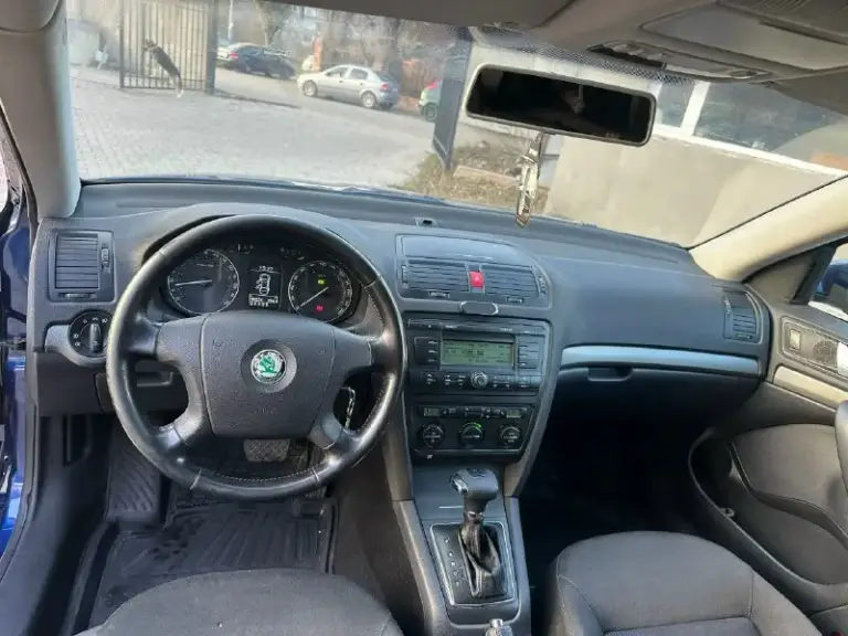 Skoda octavia a5. Автомобиль в отличном состоянии и прекрасном цвете. 2008 год выпуска. Двигатель 1.6 и классический 6-ступенчатый автомат. По кузову всё отлично, без ржавчины и гнили. Арки обработаны. По ходовой части вопросов нет. Из последнего заменил стойки передние и задние, а также стойки стабилизатора. Коробка работает отлично, переключает плавно, без пинков и рывков. Двигатель масло не расходует от замены до замены! Цена 715000 рублей. Торг при осмотре! Макеевка. 79493851814.
📞 Звоните: +7(949)3851814 - фотография - 9