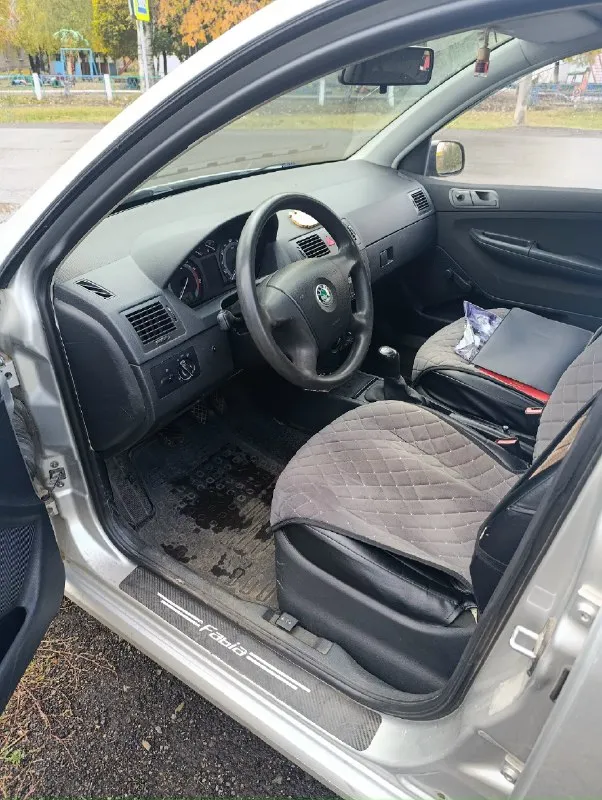 Продаю собственный авто skoda fabia 1,2 mt, 2005 г. Побег 215 000 км 3 владельца по птс кузов оценкован, двигатель как часики, коробка в идеале, ходовка как мячик комплектация - мр3, кондиционер, парктроник, сигнализация два комплекта резины юридически чистая цена 350 000 руб. (торг у машины) +79493398250
📞 Звоните: +7(949)3398250 - фотография - 4