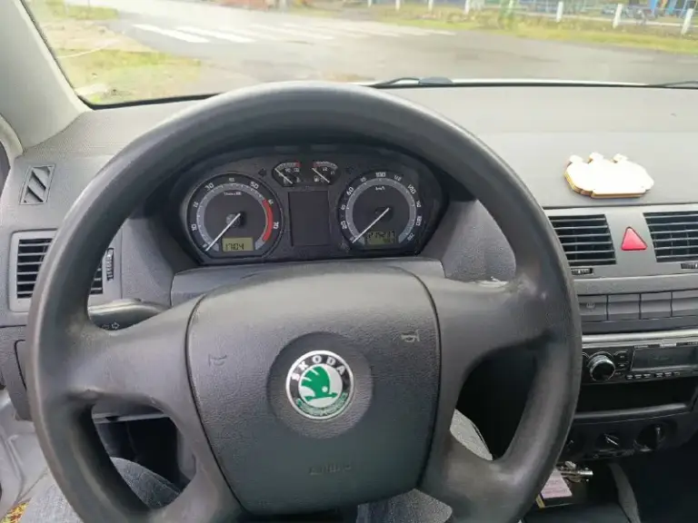 Продаю собственный авто skoda fabia 1,2 mt, 2005 г. Побег 215 000 км 3 владельца по птс кузов оценкован, двигатель как часики, коробка в идеале, ходовка как мячик комплектация - мр3, кондиционер, парктроник, сигнализация два комплекта резины юридически чистая цена 350 000 руб. (торг у машины) +79493398250
📞 Звоните: +7(949)3398250 - фотография - 5