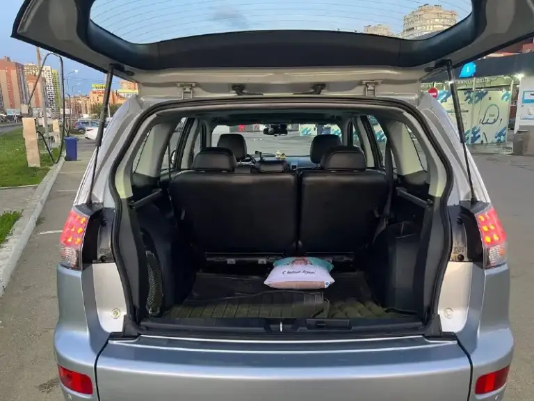 Марка: mitsubishi outlander 2.4 4wd cvt цена: 850 000₽ город: енакиево год выпуска:2007 пробег:309 000км двигатель 2.4 тип кпп: вариатор владельцев в птс: 2 срок владения: 3г описание: владельцев по факту 2 (я второй), было переоформление внутри семьи и замена номеров. На 300 000 км сделан капитальный ремонт вариатора. Есть бесключевой доступ. Поменянный аккумулятор в декабре 2024 года(есть гарантийный талон). По ходовой машина не стучит, не гремит. Зимняя резина в комплекте. Документы оригинал, 2 ключа тел: +7 949 5111 979
📞 Звоните: +7(949)5111979 - фотография - 4