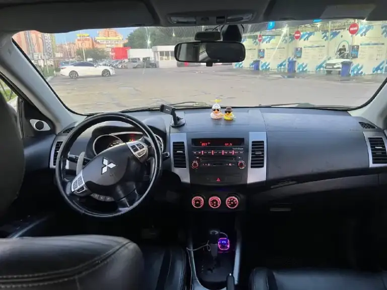Марка: mitsubishi outlander 2.4 4wd cvt цена: 850 000₽ город: енакиево год выпуска:2007 пробег:309 000км двигатель 2.4 тип кпп: вариатор владельцев в птс: 2 срок владения: 3г описание: владельцев по факту 2 (я второй), было переоформление внутри семьи и замена номеров. На 300 000 км сделан капитальный ремонт вариатора. Есть бесключевой доступ. Поменянный аккумулятор в декабре 2024 года(есть гарантийный талон). По ходовой машина не стучит, не гремит. Зимняя резина в комплекте. Документы оригинал, 2 ключа тел: +7 949 5111 979
📞 Звоните: +7(949)5111979 - фотография - 5