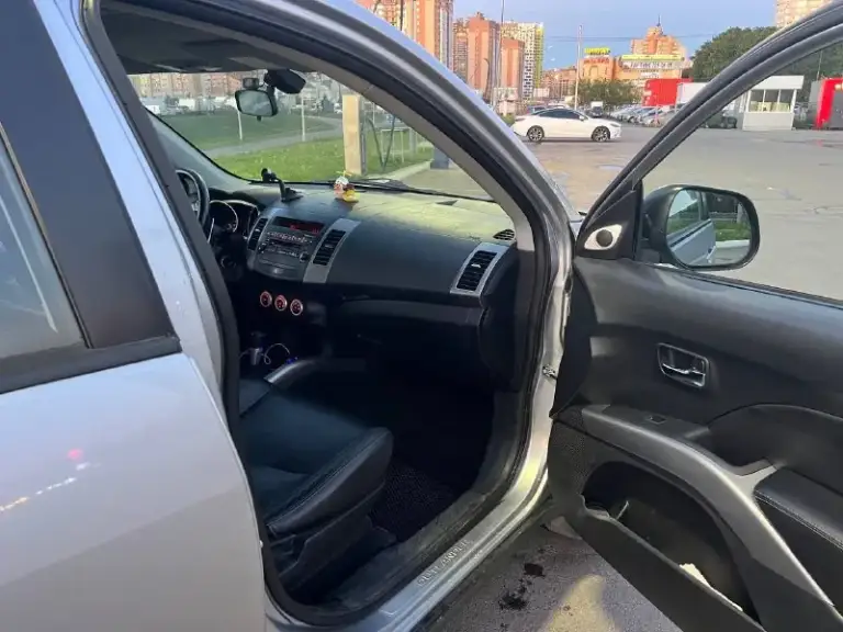 Марка: mitsubishi outlander 2.4 4wd cvt цена: 850 000₽ город: енакиево год выпуска:2007 пробег:309 000км двигатель 2.4 тип кпп: вариатор владельцев в птс: 2 срок владения: 3г описание: владельцев по факту 2 (я второй), было переоформление внутри семьи и замена номеров. На 300 000 км сделан капитальный ремонт вариатора. Есть бесключевой доступ. Поменянный аккумулятор в декабре 2024 года(есть гарантийный талон). По ходовой машина не стучит, не гремит. Зимняя резина в комплекте. Документы оригинал, 2 ключа тел: +7 949 5111 979
📞 Звоните: +7(949)5111979 - фотография - 7