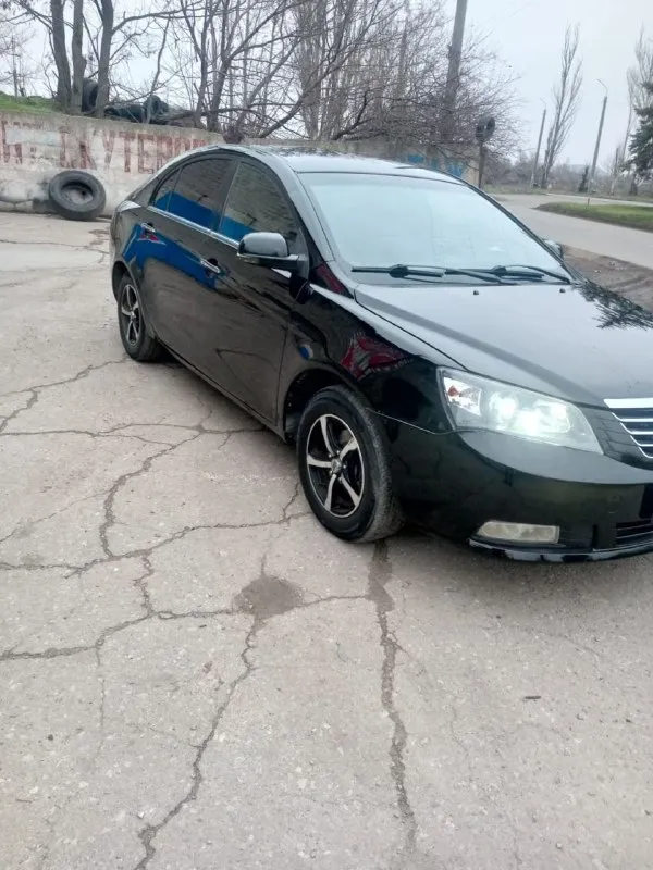 Продам geely emgrand год 2013
Автомобиль в очень достойном состоянии
Без гнили и карозий
Двигатель 1,8 цеповой работает идеально масло от замены до замены лью 5w40
Датчик света фары линзованые
Датчик дождя работает
Парктроники
4 Стеклоподъёмники
Подушки безопасности
Гидроусилитель руля
Кондиционер работает холодит
Салон чистый и опрятный
Работает абсолютно каждая кнопочка
Резина лето и зима шиповка
Цена 455 т р торг автомобиль в г харцызск и просьба кому далеко ехать или скучно нескем поболтать не звоните не тратьте моё время спасибо за понимание. Или меняю на строй материалы. Документы в порядке любой вид оформления птс оригинал за 12 лет её существования 2 хозяина было произведено детеленг полировка кузова и покрыта керамикой +79494402032 - фотография - 2