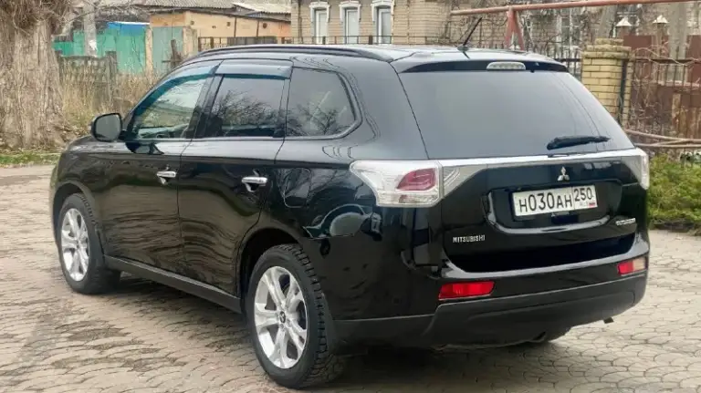 🔥🔥🔥🔥🔥🔥
🚘Mitsubishi outlander 3 в комплектации instyle!
✅Год выпуска 2013,в эксплуатации с 2014!
🔥Птс оригинал!
🔥Два ключа и сервисные книги!
✅Без дтп!
✅Полный привод! - фотография - 3