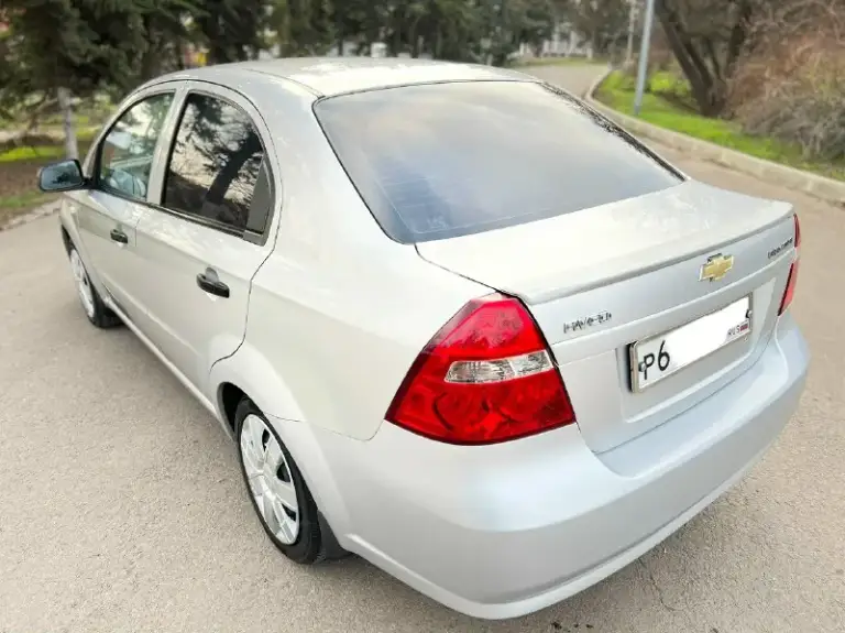 Продам chevrolet aveo в состоянии близко к новому автомобилю! Не бита. Не крашена. В родной краске! Куплена в 2009 году в автосалоне. Родной подтверждённый пробег 169.тыс. Км. Один единственный владелец! За всю жизнь (была в одной семье). Только гаражное хранения. Сборка корея. Авто абсолютно вся обслужена и не требует никаких вложений, и в ближайшее время не будет требовать. История авто кристально чиста как слеза, без подводных камней и скрытых дефектов! За всё время эксплуатации не было не одного дтп! Соответственно вся геометрия идеально ровная, все герметики и швы заводские! Всё стекла оригинальные. Реально очень хорошая авео(таких сейчас единицы). Ездили с умом. Техническое состояние как у нового автомобиля! Двигатель 1.4л. 94л. С. Без теплообменника! Работает как часы(масло грамма не берёт). Кпп переключается мягко и легко. Ходовая часть как мяч. Есть чеки и заказ наряды что делалось. Комплектация: кондиционер(заправлен). Гидроусилитель руля. Подушки безопасности
📞 Звоните: +7(949)4522026 - фотография - 3