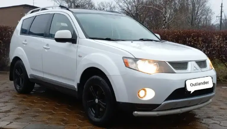 В продаже mitsubishi outlander2007г
✅2.4L  4wd коробка автомат
✅217 000 Пробег
✅3 Хозяина за всё время !!!
✅Птс оригинал!!!
✅Родные стекла
✅Два ключа
🌿Зелёная автотека
Авто в хорошем состоянии!
Обслужен!!
На данный момент без вложений
Мотор не троит, не дымит, масло не расходует.
Коробка переключает плавно,
Ходовая обслужена!!!
По кузову без ржавчины гнили
Дно пороги всё целое!
Огромный багажник+складывание сиденья

Комплектация:
-Под рулевые лепестки
-Полный привод
-Люк
-Кожаный салон
-Управление на руле
-4 Стеклоподъёмника
-Складывания зеркал
-Электро зеркала
-Обогрев заднего-переднего стекла
-Подогрев передних сидений
-Штатная сигнализация
-Музыка aux, bluetooth, cd, fm
Документы без штрафов, запретов, ограничений
Продажа по дкп или мрэо
Торг уместен!!!
Осмотр донецк
Цена 965000р
+79493977821
+79494017806 - фотография - 1