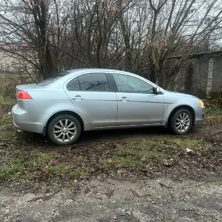 Продам mitsubishi lancer x
2008Г мкпп 1.5
Автомобиль в отличном состоянии
Оригинальный пробег 211000тыс. Км.
В 2009г был куплен в салоне, 1 владелец
Машина ухоженная, полностью обслужена, не требует никаких вложений. В автомобиле менялись только оригинальные запчасти, масла, и т. П
Работает каждая кнопочка, подогревы, обогревы, климат контроль, печка жарит, кондиционер холодит. Полностью в родном окрасе.
Гаражное хранение
Противоугонная система.
По ходовой части никаких проблем, ничего не стучит.
Машина едет бодро, очень экономичный расход.
Машина хозяйская. Любые проверки, за автомобиль не стыдно!
Юридическая чистота, любое переоформление!
Цена 780000₽
Минимальный торг
Кто ищет действительно живого лансера, звоните: +79495250614
+79495118385
Осмотр: донецк, макеевка - фотография - 2