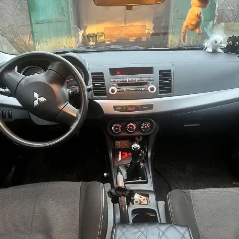 Продам mitsubishi lancer x
2008Г мкпп 1.5
Автомобиль в отличном состоянии
Оригинальный пробег 211000тыс. Км.
В 2009г был куплен в салоне, 1 владелец
Машина ухоженная, полностью обслужена, не требует никаких вложений. В автомобиле менялись только оригинальные запчасти, масла, и т. П
Работает каждая кнопочка, подогревы, обогревы, климат контроль, печка жарит, кондиционер холодит. Полностью в родном окрасе.
Гаражное хранение
Противоугонная система.
По ходовой части никаких проблем, ничего не стучит.
Машина едет бодро, очень экономичный расход.
Машина хозяйская. Любые проверки, за автомобиль не стыдно!
Юридическая чистота, любое переоформление!
Цена 780000₽
Минимальный торг
Кто ищет действительно живого лансера, звоните: +79495250614
+79495118385
Осмотр: донецк, макеевка - фотография - 5