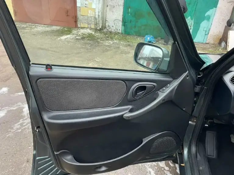 Chevrolet нива 2010г. В. Двигатель 1.7 пробег 176 000 собственник. Цена 560 000 +7 949 483 47 50 авто на полном боевом ходу. Ступицы усиленные urban пошли рыжики, пользуюсь машиной редко делать не хочу
📞 Звоните: +7(949)4834750 - фотография - 7