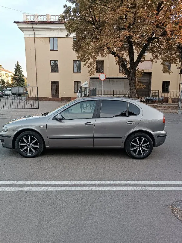 Цена 580.000р + торг
Продам seat leon 2005г
Двигатель 1.6 16 клап
Коробка механика 5ступ
Пробег 214500км
По технике полная копия golf 4/octavia tour
В базовой комплектации, кондиционер, гур, 2эсп.
Машина в хорошем состоянии,   в родной краске, не гнилой, двигатель работает как часики, переоформление без проблем. 2 комплекта дисков с резиной(лето легкосплав r16, зима штампы r15)
Подробно по машине расскажу по телефону
Тел. +79493804460
📲 Tg: @deeps1zz
📞 Звоните: +7(949)3804460 - фотография - 4