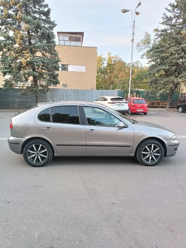 Цена 580.000р + торг
Продам seat leon 2005г
Двигатель 1.6 16 клап
Коробка механика 5ступ
Пробег 214500км
По технике полная копия golf 4/octavia tour
В базовой комплектации, кондиционер, гур, 2эсп.
Машина в хорошем состоянии,   в родной краске, не гнилой, двигатель работает как часики, переоформление без проблем. 2 комплекта дисков с резиной(лето легкосплав r16, зима штампы r15)
Подробно по машине расскажу по телефону
Тел. +79493804460
📲 Tg: @deeps1zz
📞 Звоните: +7(949)3804460 - фотография - 5