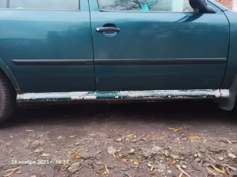 Продам skoda октавия тур 1.6, механика, 1998 г. , в технически в хорошем состоянии, ездим каждый день, проблемы с кузовом на фото видно. Ремень грм заменён 5000 км, назад, стоит фирма бош. Юридически чистая, переоформление без проблем. Комплект летней резины на легкосплавных дисках. Сейчас стоит зима практически новая. Хорошая, работающая машина, не подводила не разу. Цена 290 000 рублей. Цена с учётом всех косяков. Торг минимальный. Телефон для связи +7 949 33 58 500, + 7 949 38 15 939.
📞 Звоните: +7(949)3358500 - фотография - 1