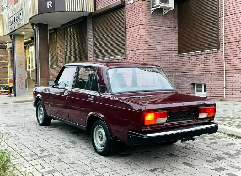 Доброго времени суток, в продаже ваз 2107 в изумительном состоянии! 🚘🔥 таких экземпляров осталось мало, автомобиль не бит, и не крашен. ✅ пробег составляет 63.000 км!🛞🏁 двигатель 1.600 работает без каких либо нареканий, коробка 5 ступенчатая без хрустов и вылетов. 🚀 по ходовой нечего не стучит, и не гремит, диски r13! Все расходники менялись вовремя, прошла полное т. О перед продажей, заменены все масла и так же фильтра. ✅ по кузову без вопросов, гнили нет, днище, стаканы, лонжероны, целые!🔥 по салоне все в достойном состоянии, все как и должно быть по заводу, запах нового авто, не прокурен, не порван. 🚀 так же стоит простенькая музыка, магнитола aura и динамики pioner! По документам авто кристально чистое, любой вид переоформление, так же любые проверки с вашей стороны приветствуются. ✅ ценник данного авто 265.000₽ реальному покупателю уступлю в цене, торг! 🔥🔥🔥 автомобиль находиться в донецке🌇 звонки и осмотр в любое вам удобное время. 👌 +79498007111 +79498326167
📞 Звоните: +7(949)8007111 - фотография - 4