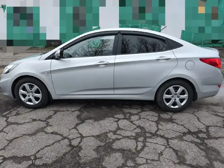Продам hyundai accent 2012, брали с салона, один хозяин! Пробег честный 123т. Км, в такси не использовалась, семейный автомобиль. Оцинкованное днище и пороги. Удален катализатор. Линзованная оптика, газ пропан + вариатор опережения угла зажигания, баллон под запаску на 42л, установлена акустика hertz + магнитола на андройде teyes cc3(яндекс навигатор, ямузыка и тд) с качественной камерой заднего вида! Два комплекта новой резины на дисках(зима - шипованная pirelli на штампованных дисках(на фото), лето - pirelli на литых дисках), два комплекта ковриков(evo + резиновые). Сиденья с момента покупки эксплуатируются в чехлах, текущие чехлы новые, куплены недавно. Рабочие жидкости(масло и фильт в двиг. , масло и фильтр в коробке, гидроусилитель руля) заменены на 120т. Км. Полная замена охлаждающей жидкости на оригинальную произведена в том году. Есть не критичные изъяны по кузову и лкп. Два ключа. Честный обзор, без "намазывания губ" перед продажей!
Цена: 1 050 000 руб. (торг уместен
📞 Звоните: +7(949)3043696 - фотография - 1