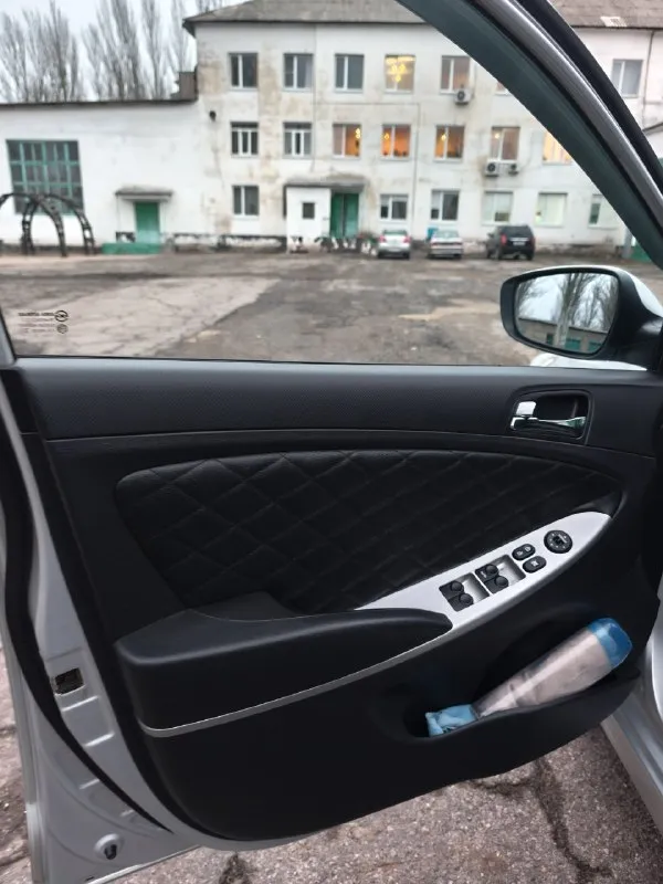 Продам hyundai accent 2012, брали с салона, один хозяин! Пробег честный 123т. Км, в такси не использовалась, семейный автомобиль. Оцинкованное днище и пороги. Удален катализатор. Линзованная оптика, газ пропан + вариатор опережения угла зажигания, баллон под запаску на 42л, установлена акустика hertz + магнитола на андройде teyes cc3(яндекс навигатор, ямузыка и тд) с качественной камерой заднего вида! Два комплекта новой резины на дисках(зима - шипованная pirelli на штампованных дисках(на фото), лето - pirelli на литых дисках), два комплекта ковриков(evo + резиновые). Сиденья с момента покупки эксплуатируются в чехлах, текущие чехлы новые, куплены недавно. Рабочие жидкости(масло и фильт в двиг. , масло и фильтр в коробке, гидроусилитель руля) заменены на 120т. Км. Полная замена охлаждающей жидкости на оригинальную произведена в том году. Есть не критичные изъяны по кузову и лкп. Два ключа. Честный обзор, без "намазывания губ" перед продажей!
Цена: 1 050 000 руб. (торг уместен
📞 Звоните: +7(949)3043696 - фотография - 10