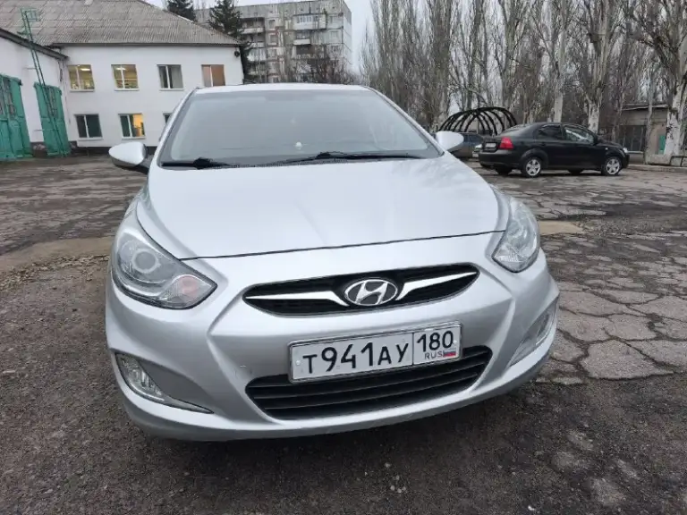 Продам hyundai accent 2012, брали с салона, один хозяин! Пробег честный 123т. Км, в такси не использовалась, семейный автомобиль. Оцинкованное днище и пороги. Удален катализатор. Линзованная оптика, газ пропан + вариатор опережения угла зажигания, баллон под запаску на 42л, установлена акустика hertz + магнитола на андройде teyes cc3(яндекс навигатор, ямузыка и тд) с качественной камерой заднего вида! Два комплекта новой резины на дисках(зима - шипованная pirelli на штампованных дисках(на фото), лето - pirelli на литых дисках), два комплекта ковриков(evo + резиновые). Сиденья с момента покупки эксплуатируются в чехлах, текущие чехлы новые, куплены недавно. Рабочие жидкости(масло и фильт в двиг. , масло и фильтр в коробке, гидроусилитель руля) заменены на 120т. Км. Полная замена охлаждающей жидкости на оригинальную произведена в том году. Есть не критичные изъяны по кузову и лкп. Два ключа. Честный обзор, без "намазывания губ" перед продажей!
Цена: 1 050 000 руб. (торг уместен
📞 Звоните: +7(949)3043696 - фотография - 2